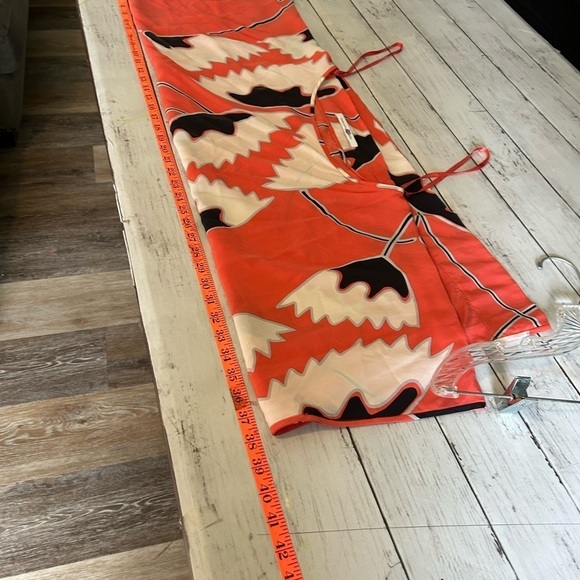 Diane von Furs ten berg Coral Floral Printed
Silk Oversized Hanky Tunic - Picture 7 of 8